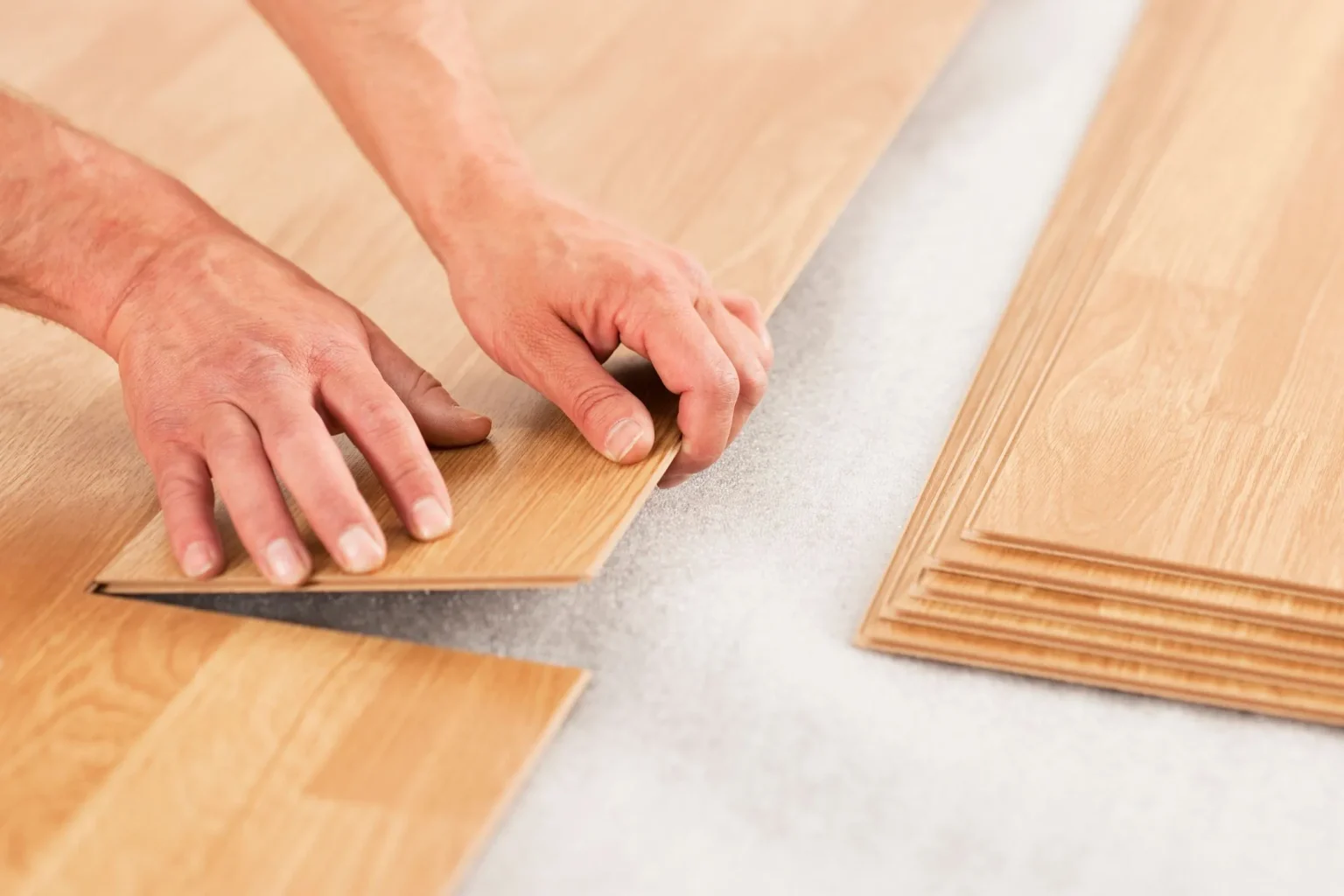Pose de lames PVC imitation bois dans une chambre à Carmaux